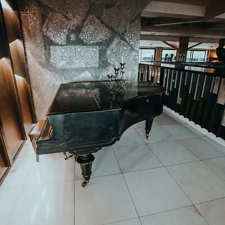 Hotel Sky Gevgelija Exteriör bild Piano at the lobby