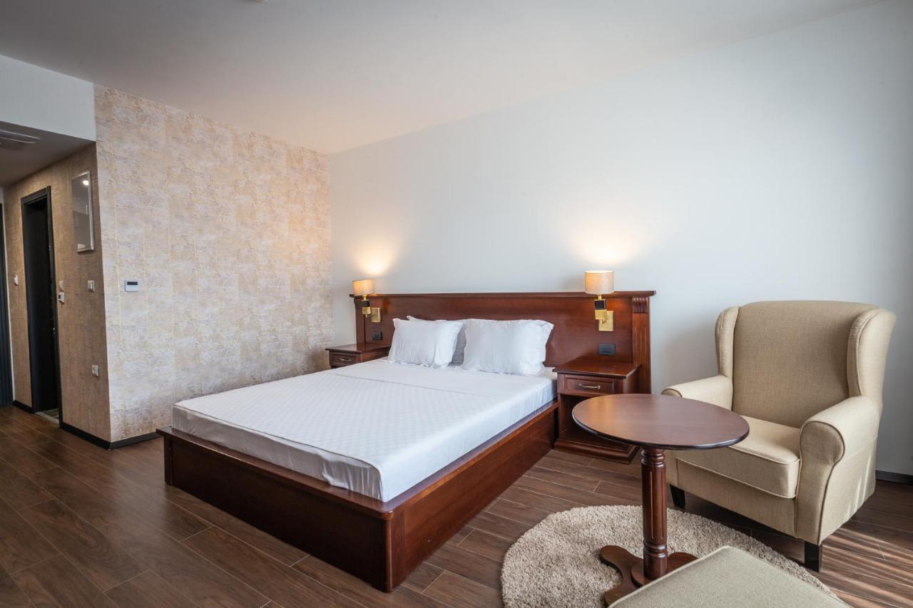 Hotel Sky Gevgelija Exteriör bild A room at the hotel