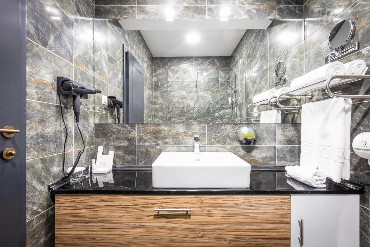 Hotel Sky Gevgelija Exteriör bild Bathroom