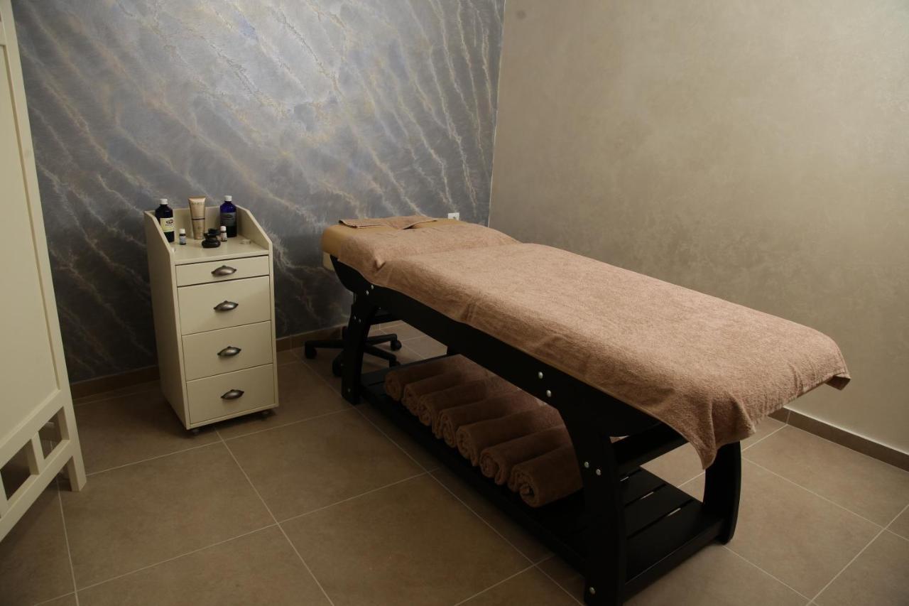 Hotel Sky Gevgelija Exteriör bild Massage table