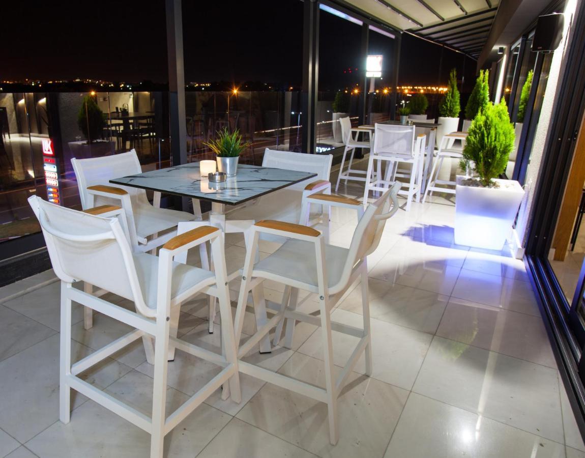 Hotel Sky Gevgelija Exteriör bild Sky Bar