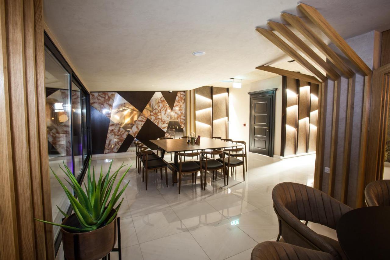 Hotel Sky Gevgelija Exteriör bild The interior of the hotel