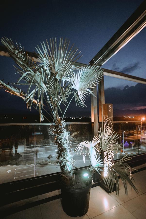 Hotel Sky Gevgelija Exteriör bild The Palm