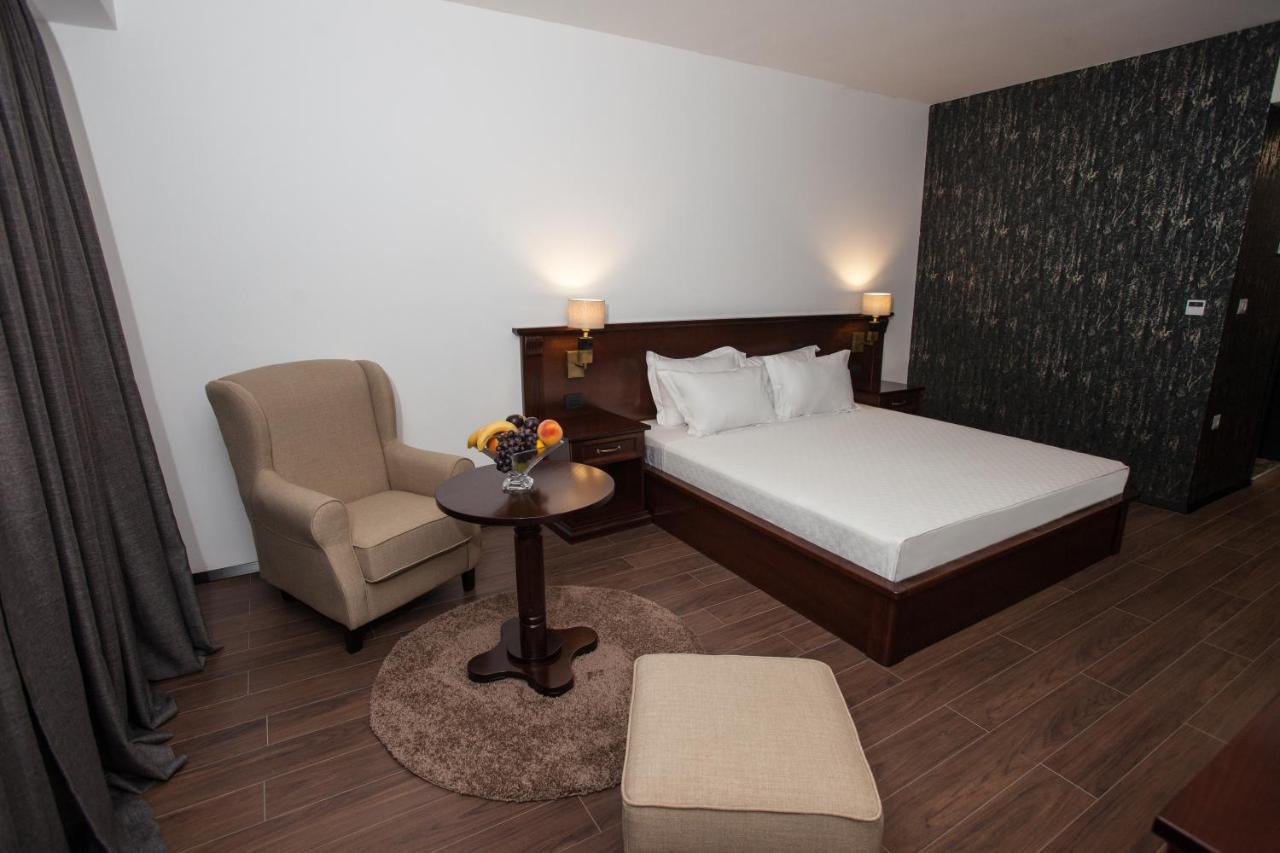Hotel Sky Gevgelija Exteriör bild A room at the hotel