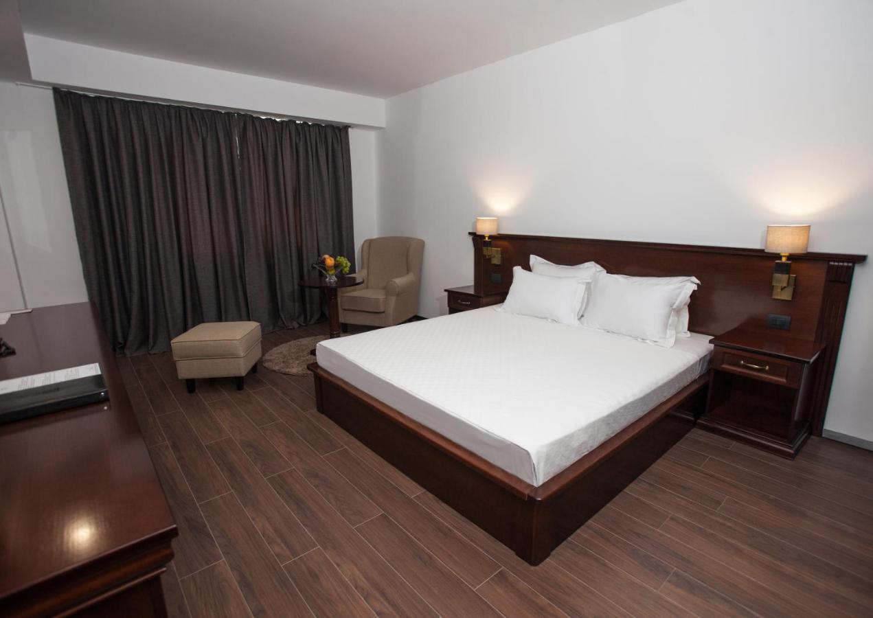 Hotel Sky Gevgelija Exteriör bild A bedroom at the hotel