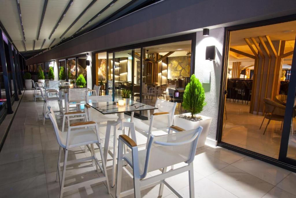 Hotel Sky Gevgelija Exteriör bild Restaurant