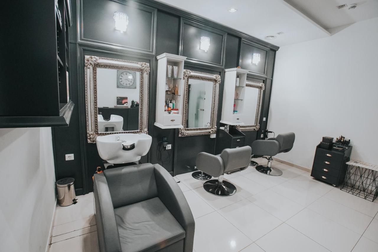 Hotel Sky Gevgelija Exteriör bild Hair salon in Dubai