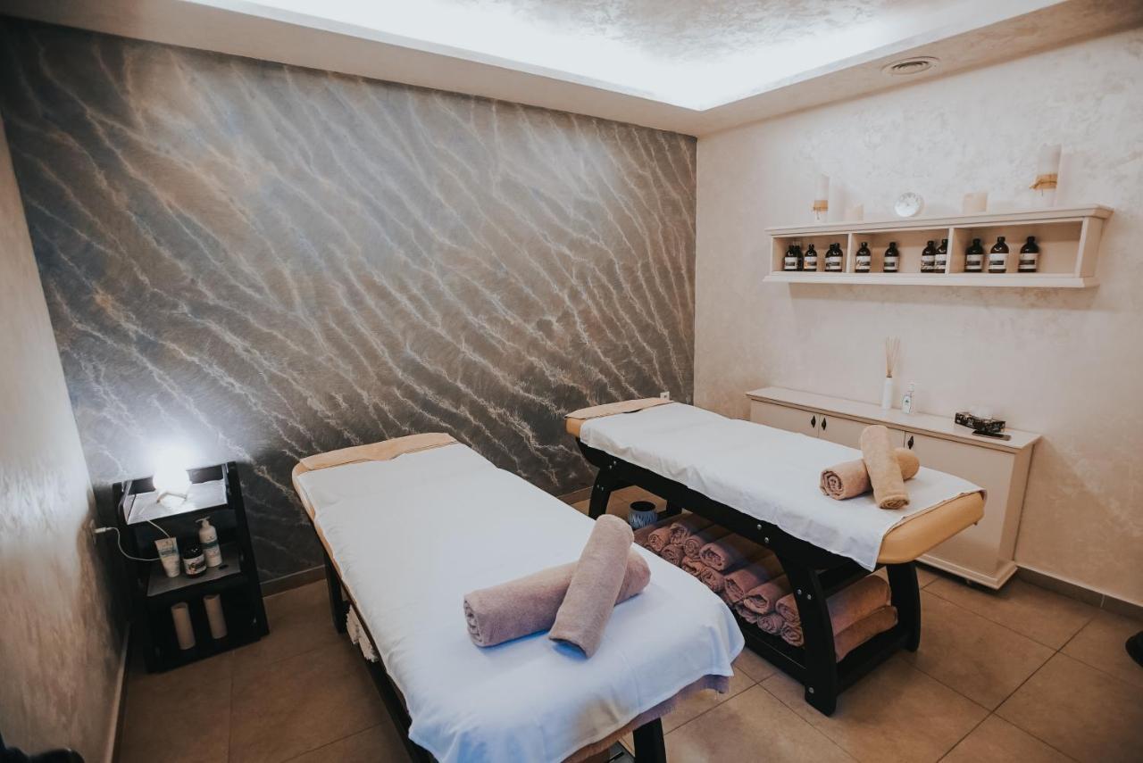 Hotel Sky Gevgelija Exteriör bild A treatment room at the spa