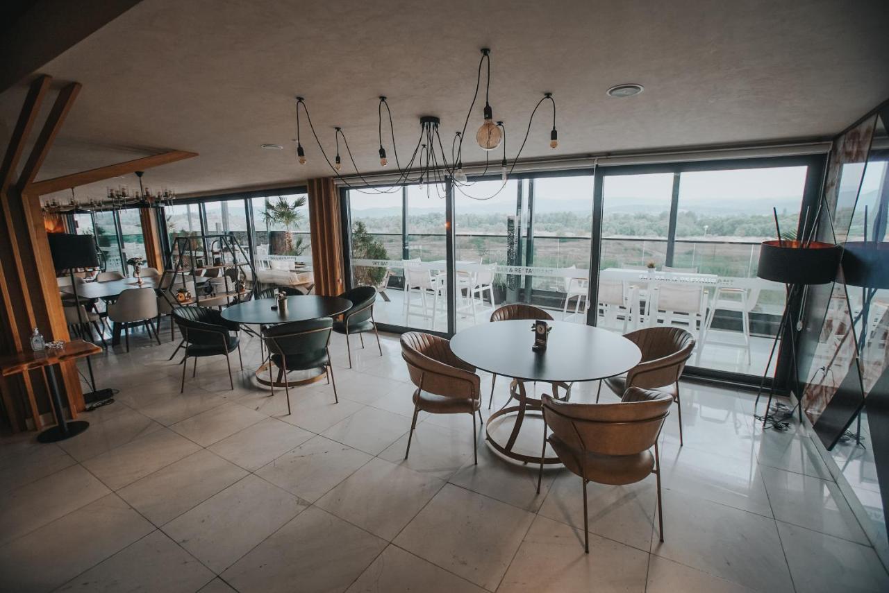 Hotel Sky Gevgelija Exteriör bild The interior of the restaurant